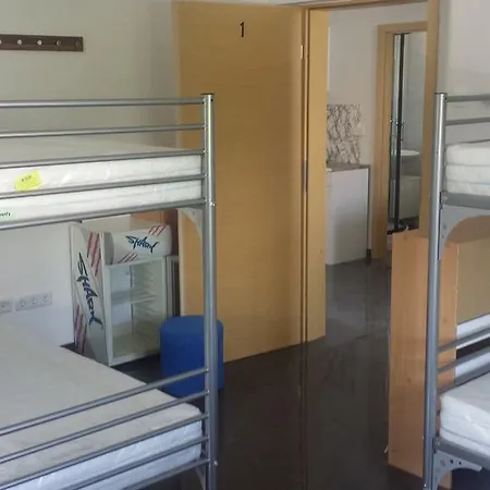 Monaco Hostel *